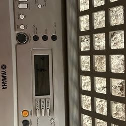 Yamaha PSR-E303
