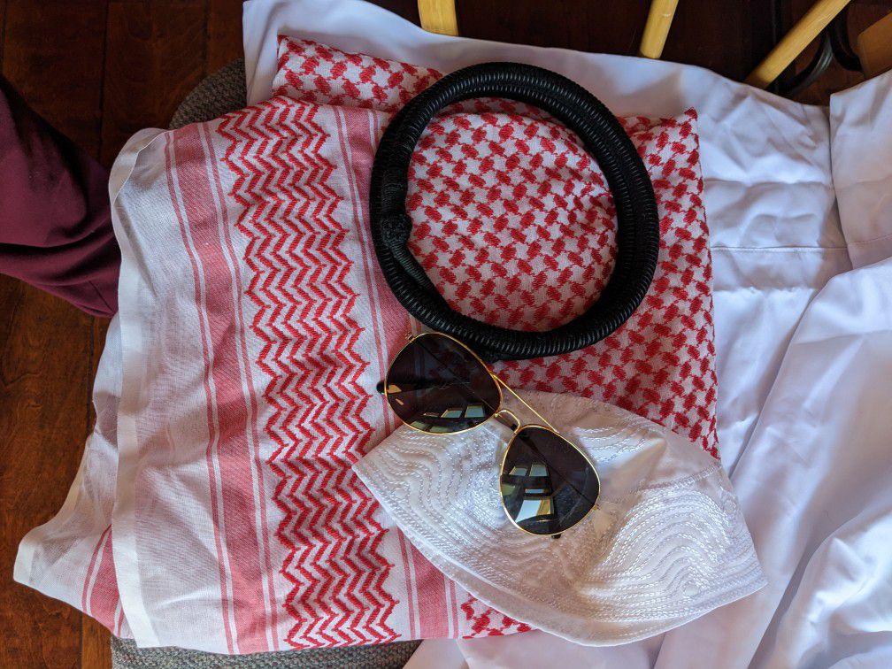 Arab Sheik Costume. Tunic, Headdress, Glasses. XL Kids