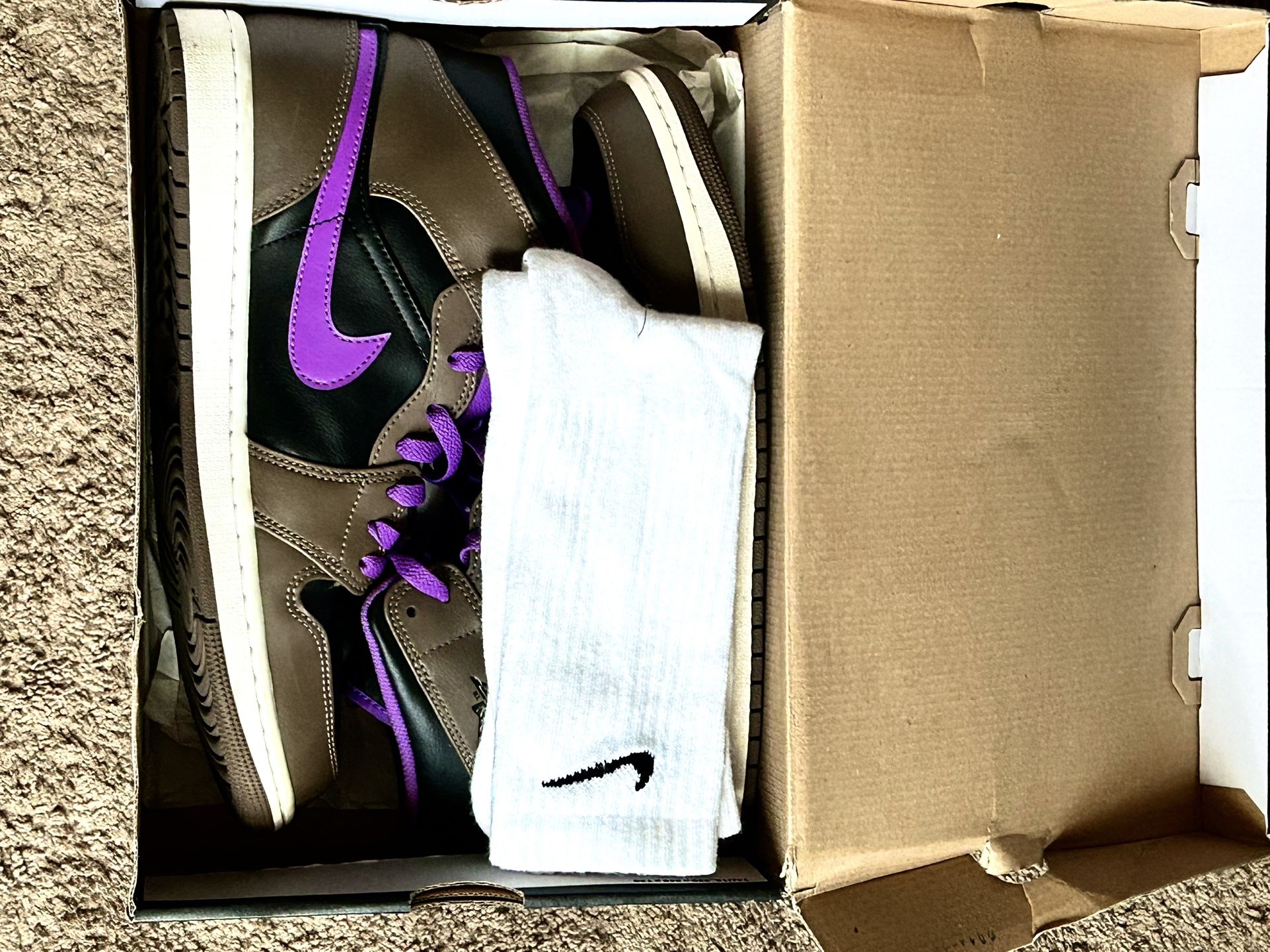 Jordan 1 Mids Size 10/5