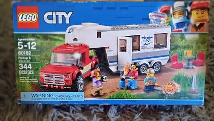 The city truck and caravan Lego set