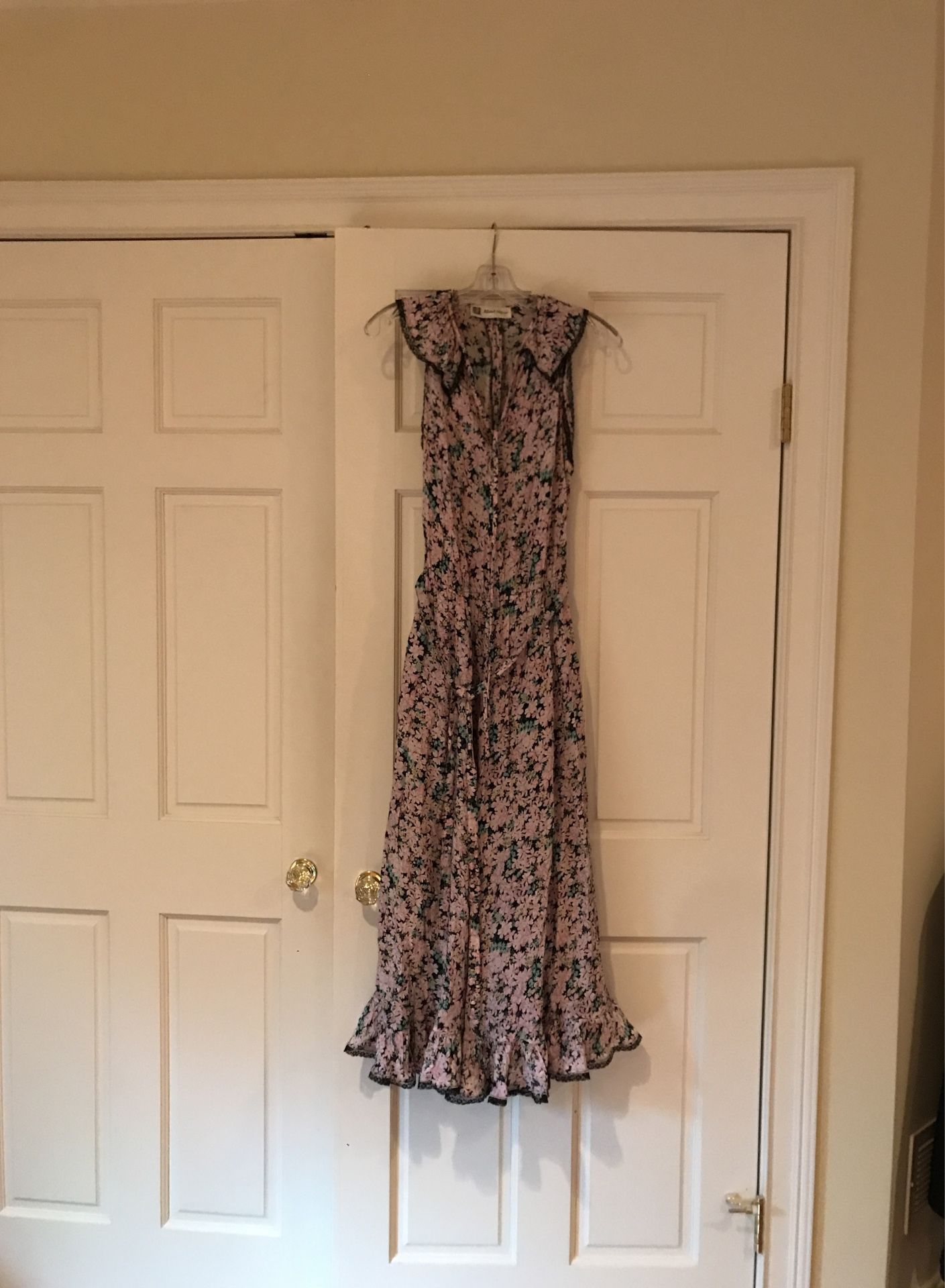 Albert Nipon Gorgeous Woman’s Dress Satiny Soft Fabric- sz.10-12 $45- OBO