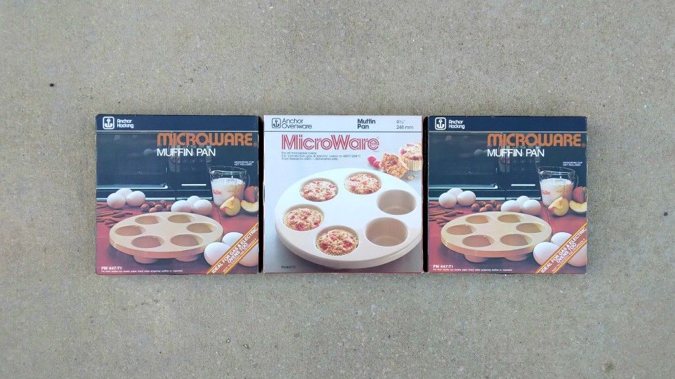 Vintage Anchor Hocking Microwave/Ovenware Muffin Pans