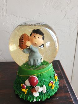 Peanuts Musical Snow Globe