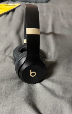 Beats Solo 4 Wireless Headphones Black Gold