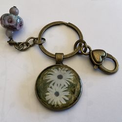 NEW-Friend Keychain.  Antique Gold Finish. Bead And Heart Charms-Medallion with Daisies on One Side-Friendship Poem on the Other
