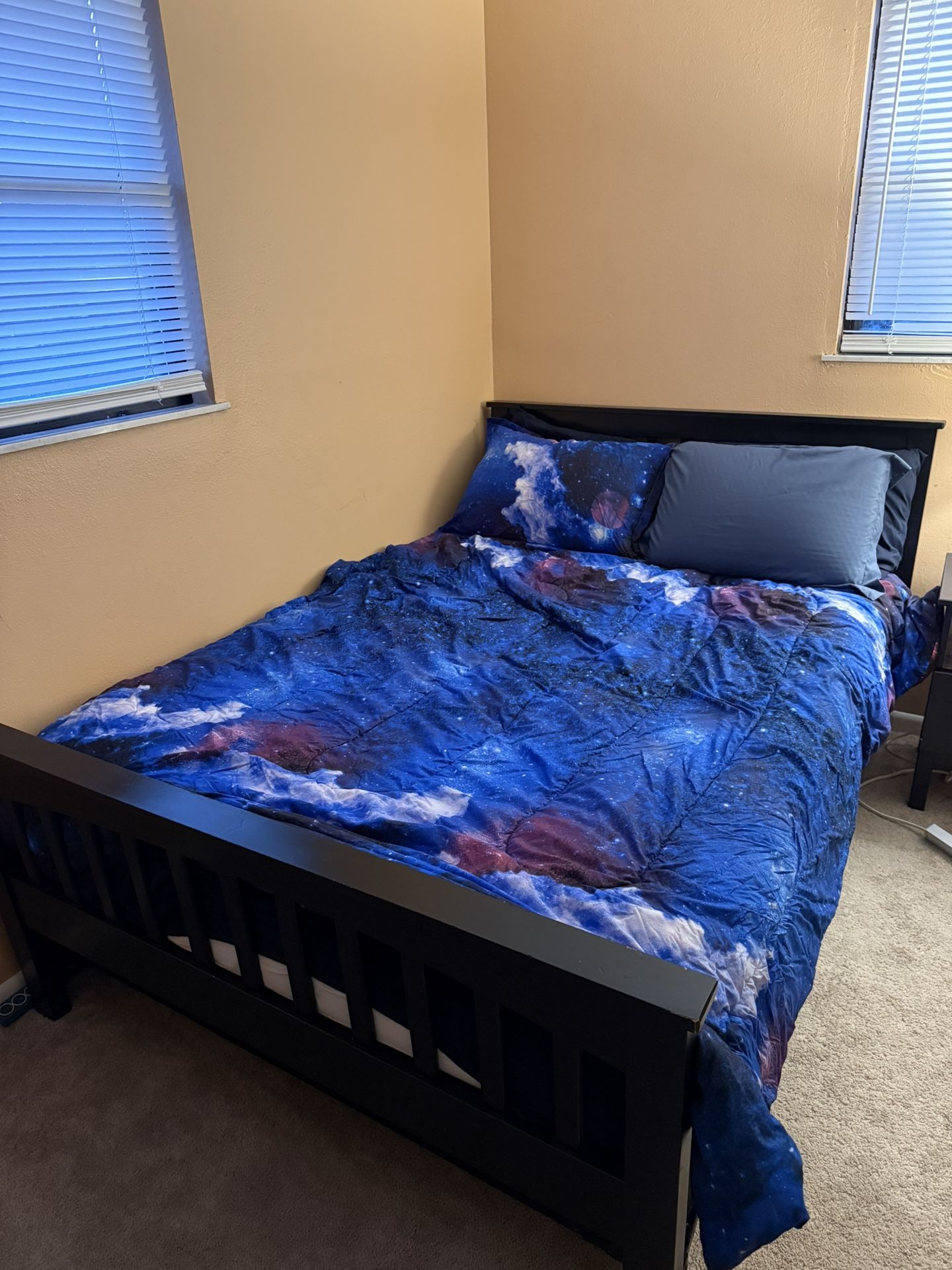 Full Bed With Mattress
