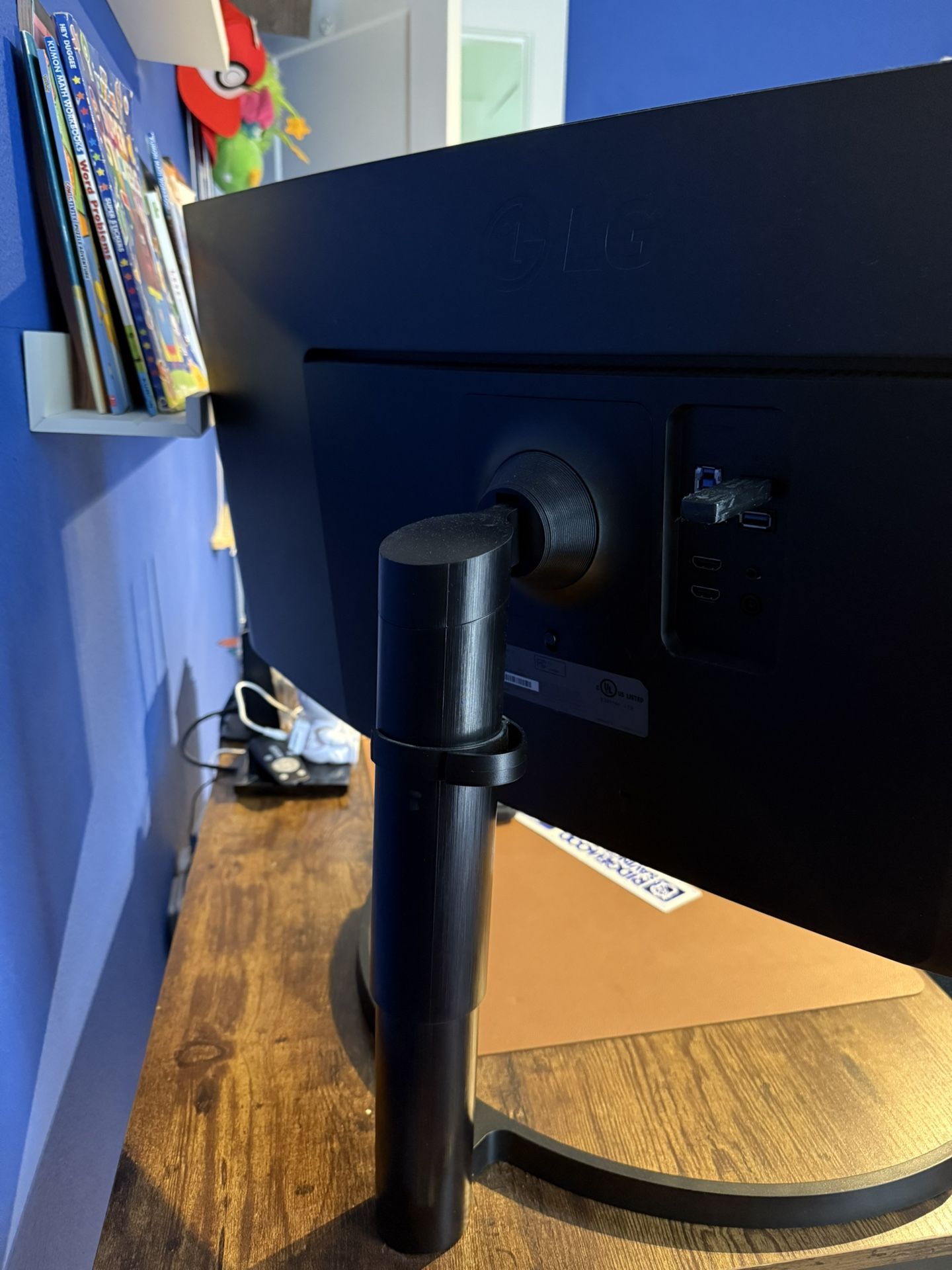 32 Inch Ultra Wide LG Monitor