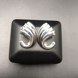 925 Sterling Silver Hallow Shell Post Back Earrings 