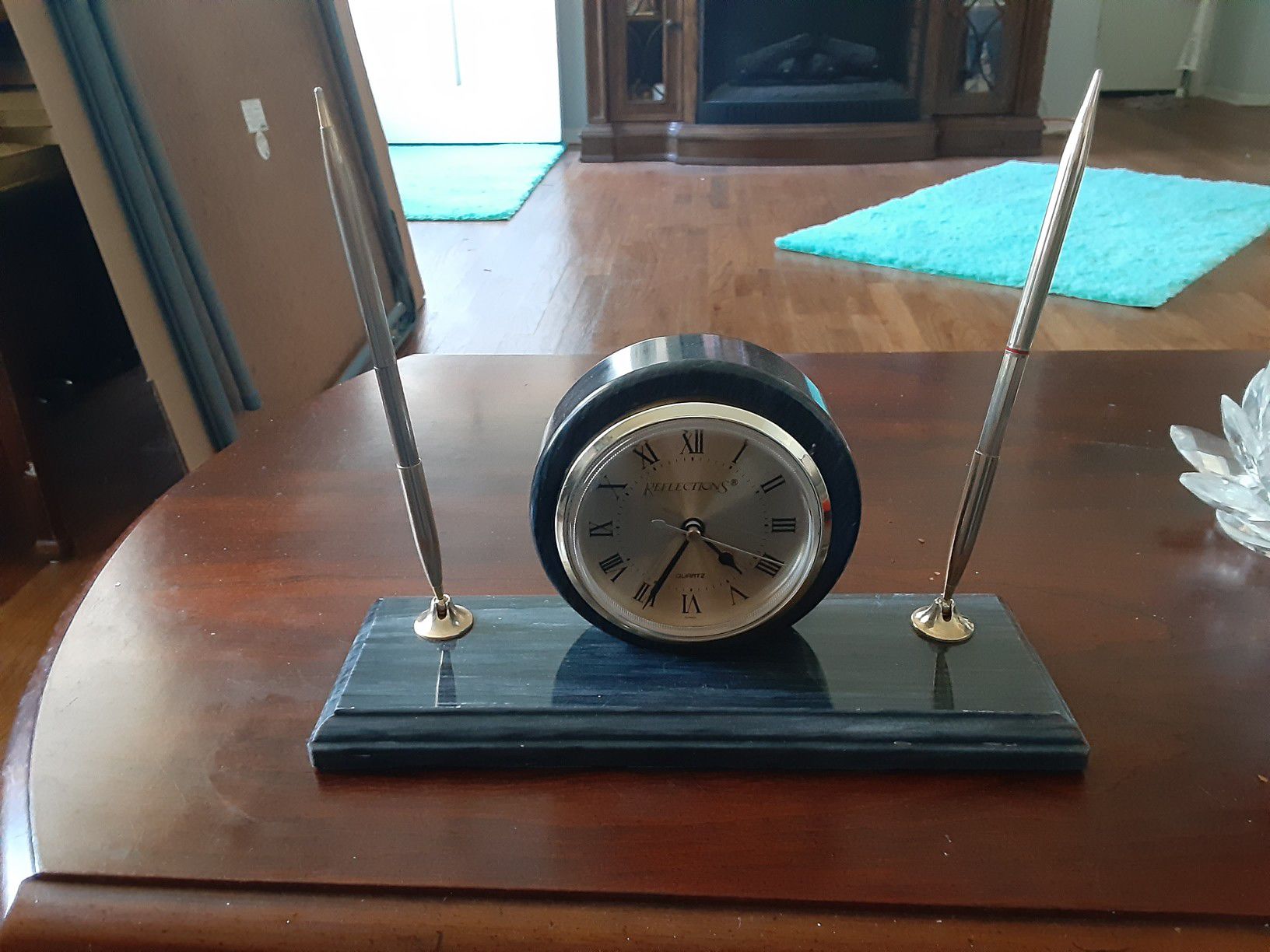 REALLY NEAT LOOKING Desk CLOCK All Marble