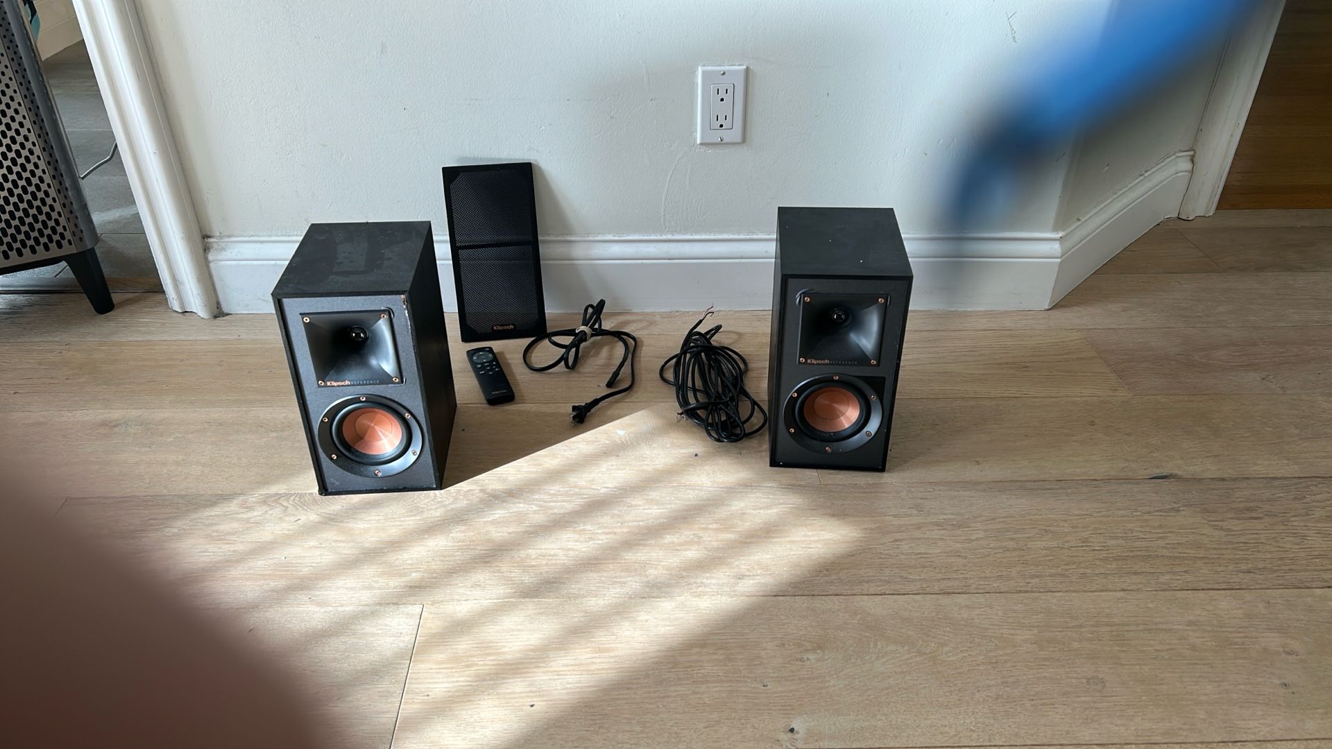 Klipsch R-41PM Speaker – $80 OBO