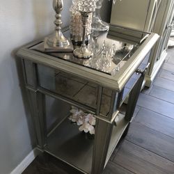 28x22 Mirror End Table or Nightstand 