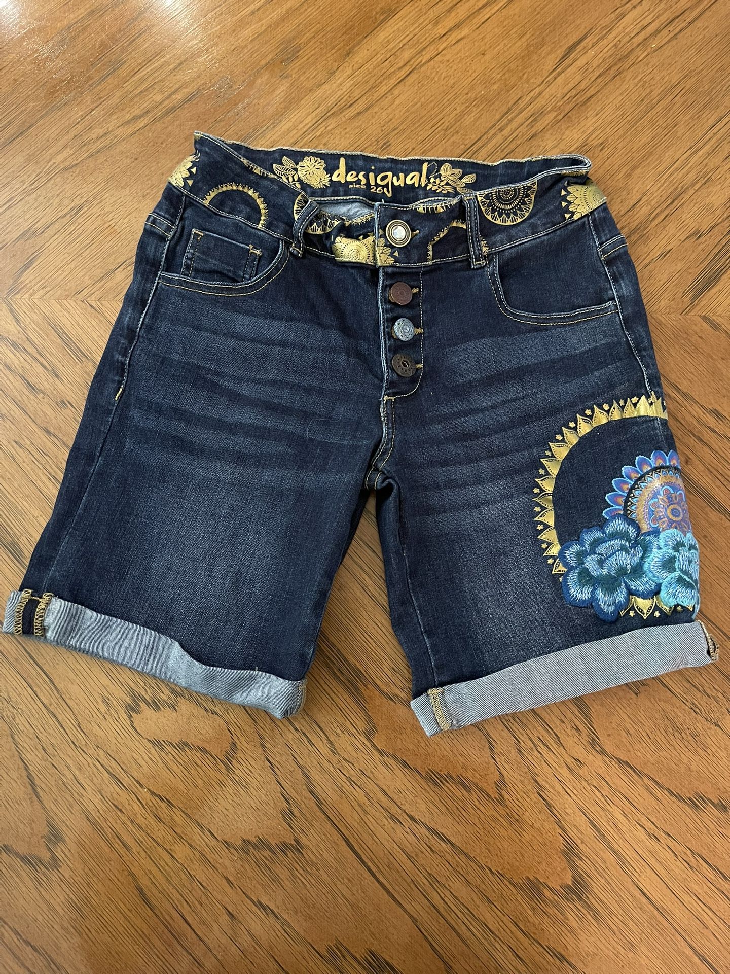Like New Women’s Desigual Jean Shorts - Size 26