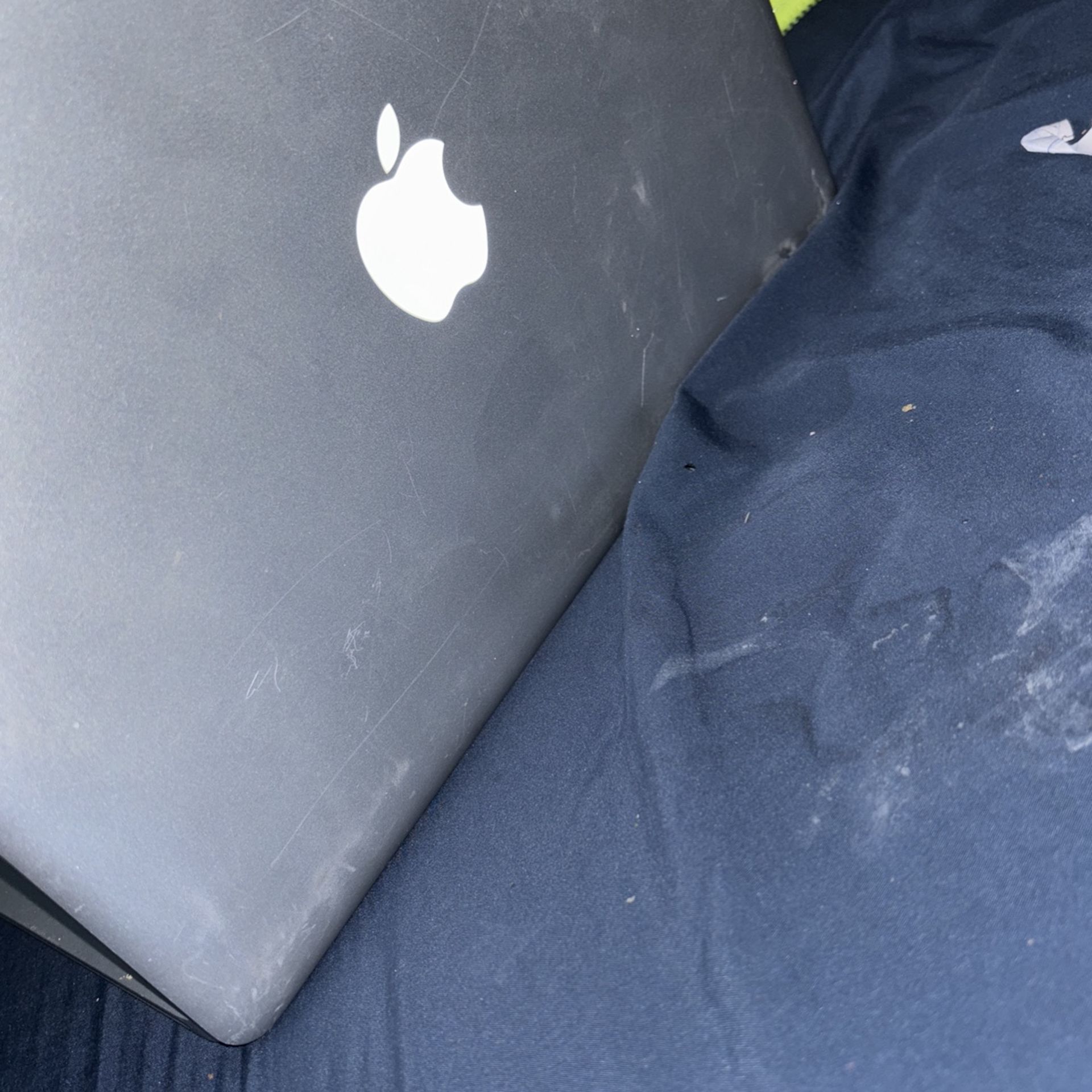 Mac Book Pro And Mac Book Both Work