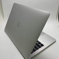 Black Friday sale MacBook Pro 2017 $50 off only today