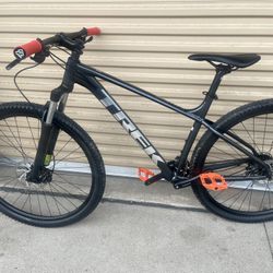 Trek Marlin 5 Size L Tire 29 