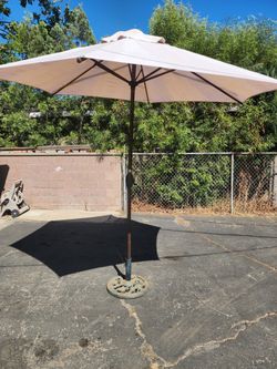 Black Friday Deals / Hampton adjustable umbrella Patio