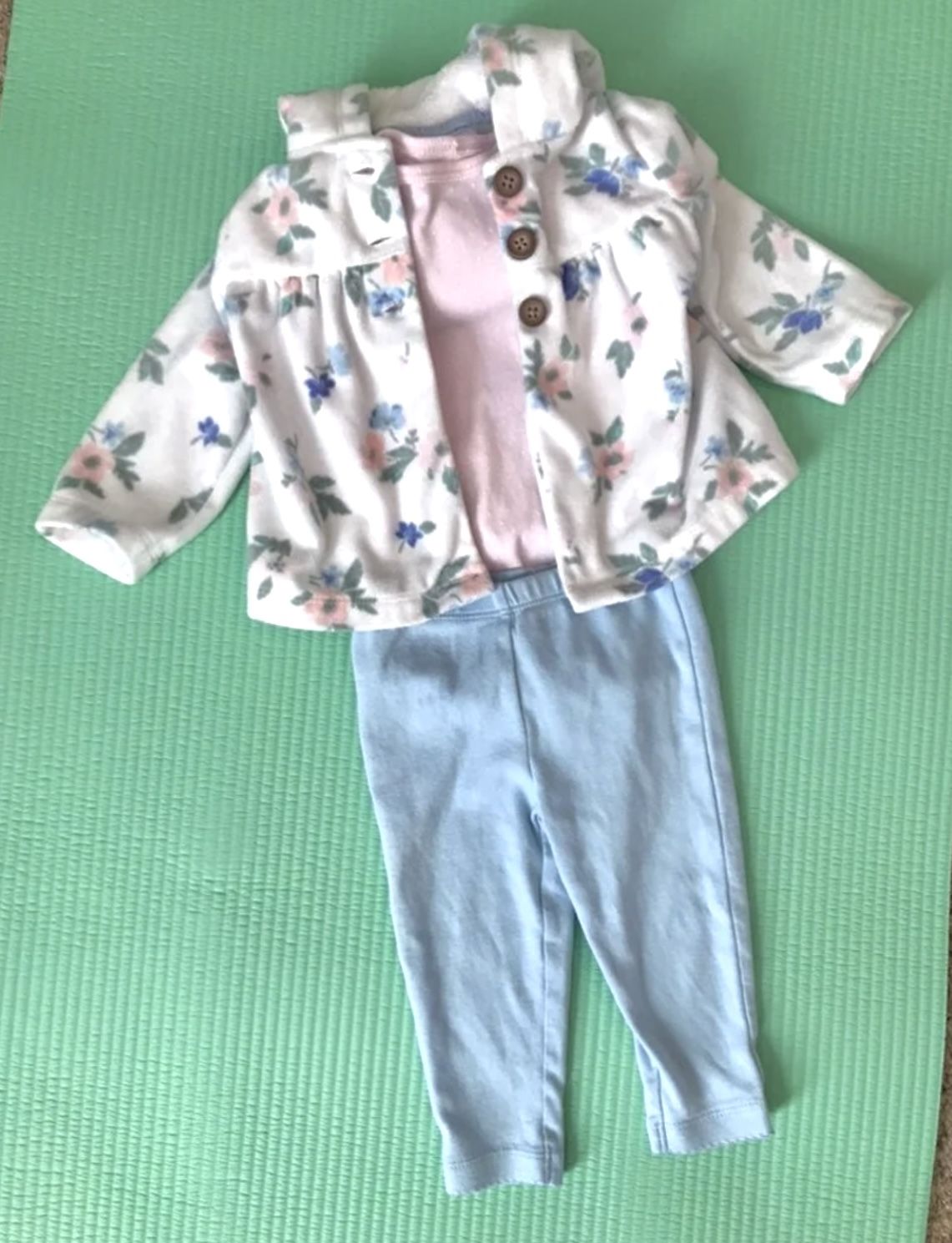 NWOT adorable Carter’s size 9 mo. 3 piece pastel outfit. More Below.