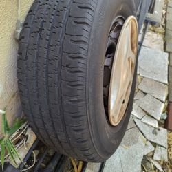 P245/70/16 Toyota Truck Tire Good Conditions 