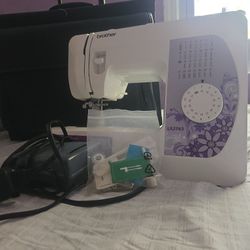 Sewing Machine / Máquina De Costura