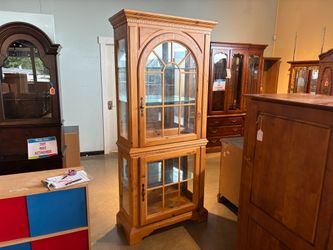 HOOKER FURNITURE Knotty Pine Curio Cabinet with Arched Glass Door