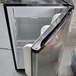 Magic Chef mini Frig