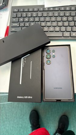 Unlocked Samsung Galaxy S25 Ultra 256GB like new