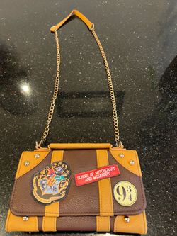 Harry Potter School of Witchcraft & Wizardry Cross body/ Bifold Wallet New No tags