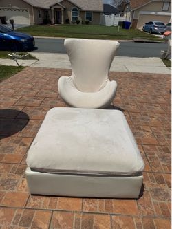 Stylish High Chair with Ottoman