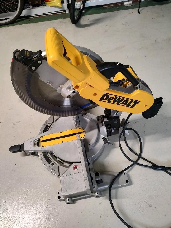 DeWalt Compound Miter Saw for Sale in Boynton Beach, FL OfferUp