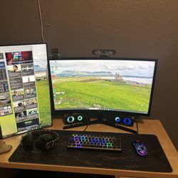 Pc Gaming Setup 2 MONITORS AND A PC