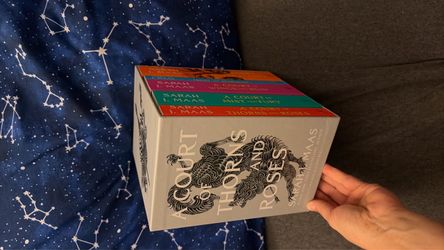 A Court of Thorns and Roses Box Set – Sarah J. Maas