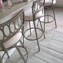 Bar Stools New in Original Packagings Set of 4 With 360° Swivel Degree Function.