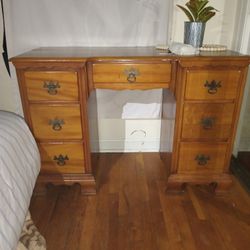 Vintage Desk In Mint Condition Can Also Use As A Vanity 