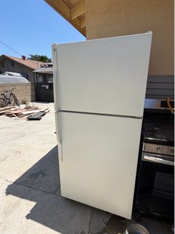 GE white fridge