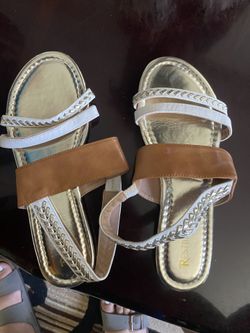 Women’s sandals. Size 8