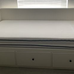 IKEA Twin Day Bed (Turns Into Full) 