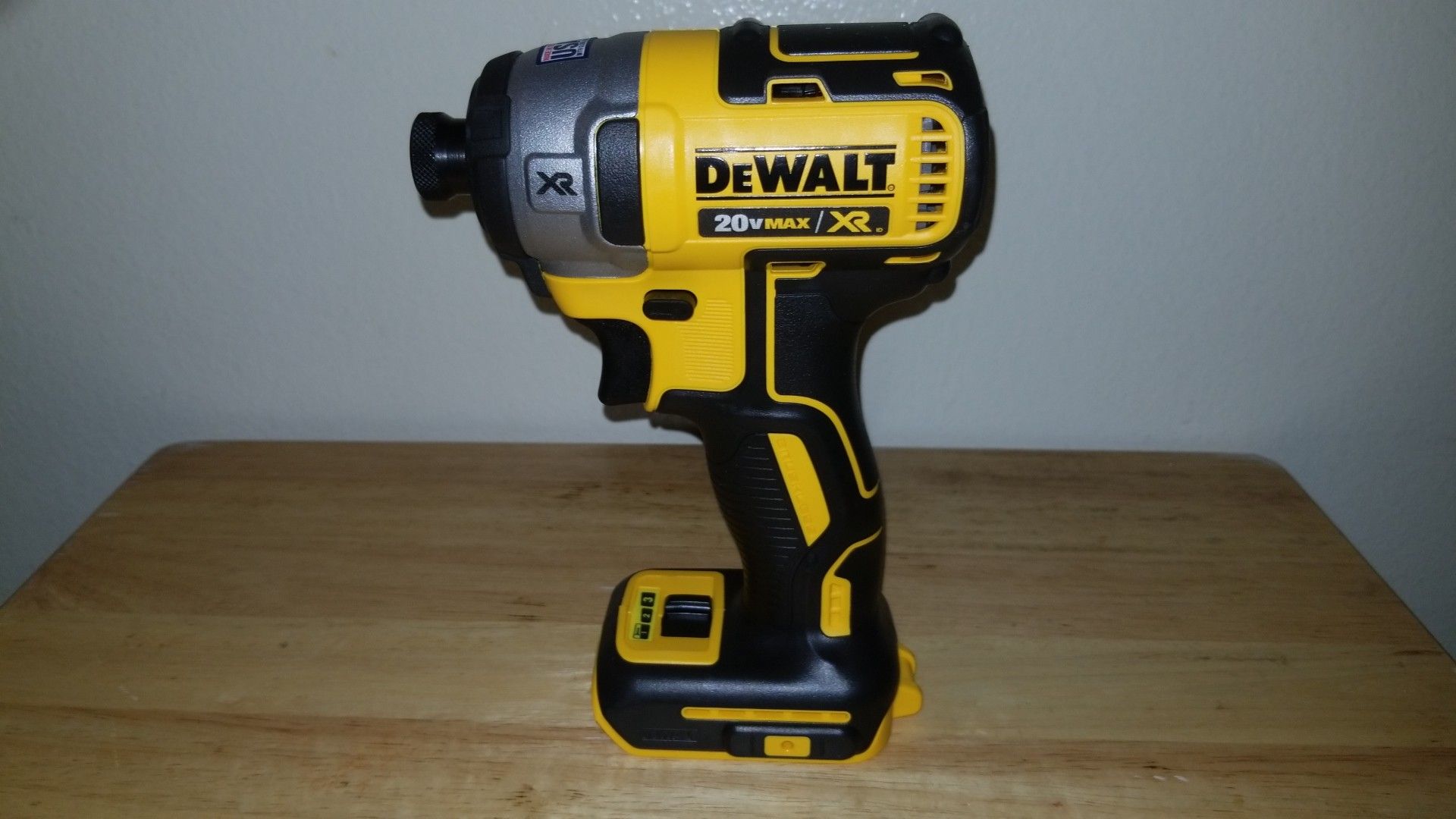 Dewalt 20 V max XR brushless 1/4 in three‑speed impact driver brand new (tool only)