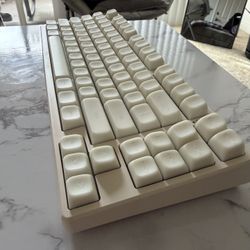 Kisnt KN85 Hot Swappable Wired/Wireless Mechanical Keyboard