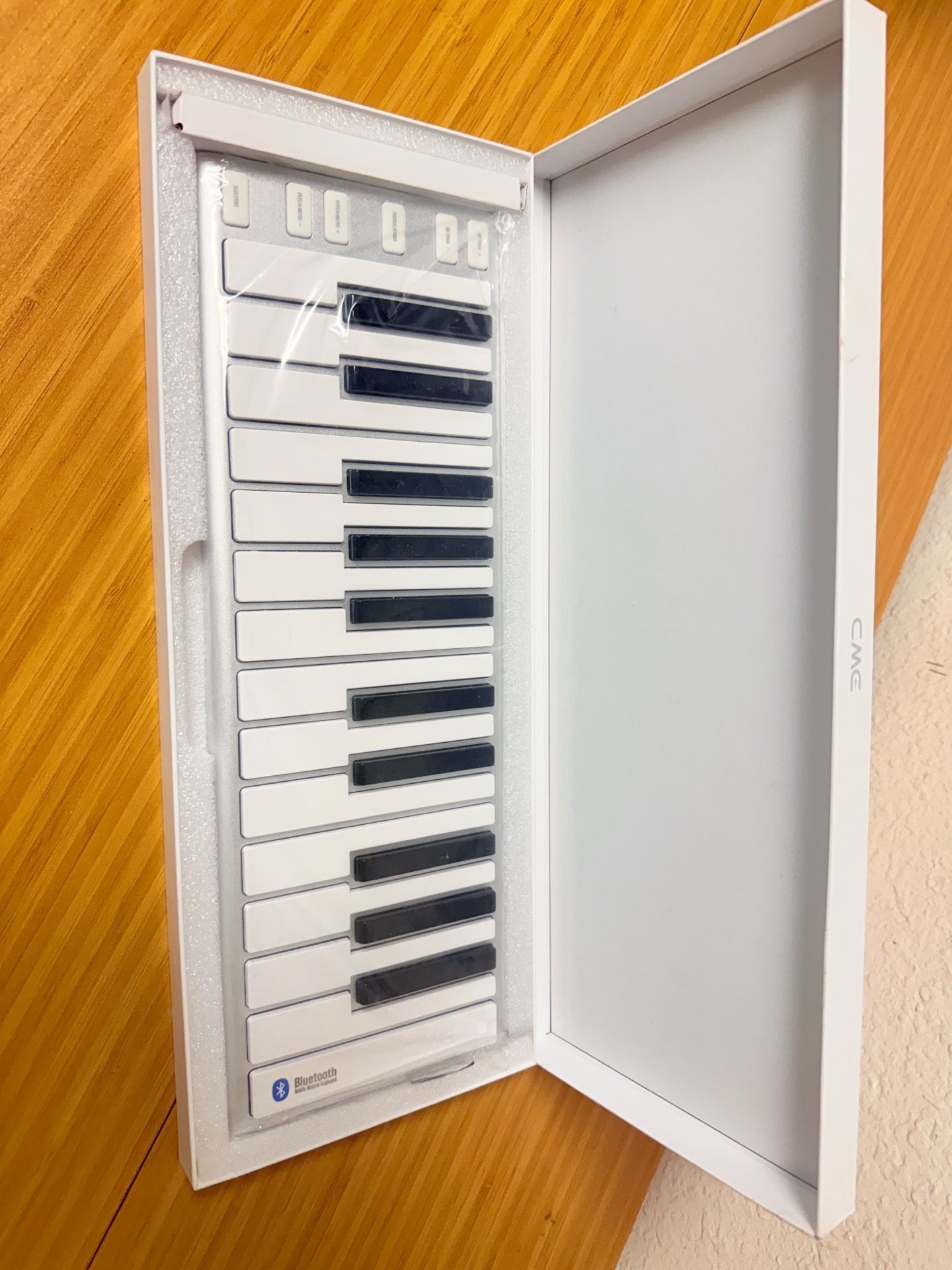 CME Xkey Air 25 MIDI Mobile Musical Keyboard (open box)