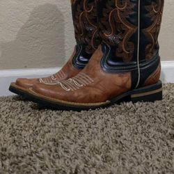 MEXICAN BOOTS SIZE 7 IN US