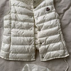 Girls Moncler White Longue Saison Puffer Vest