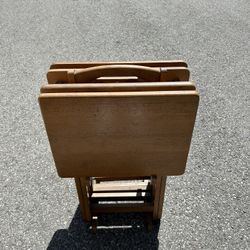 Folding dining tables 