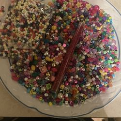 Beads 100s (all sizes most small)bundle $4.