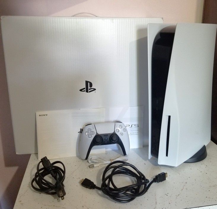 PS5 DISC Complete w/ Controller, Cables, Stand, Box for Sale in Canby