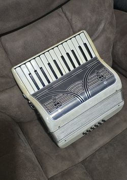 ACCORDION NEEDS WORK $120