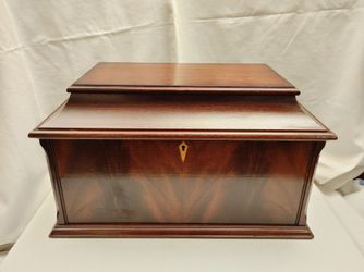 Vintage Antique Silver Chest Box Silverware Flatware Solid Wood Brass Mahogany Treasure Queen Anne Couch Sofa Chair Bed Desk Table Lamp Closet Dresser