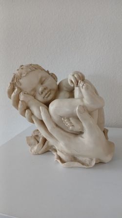 Vtg Newborn in hand statue Detailed loving hands figurine ((is not heavy)) pickup by Mykawa rd Houston TX 77075
