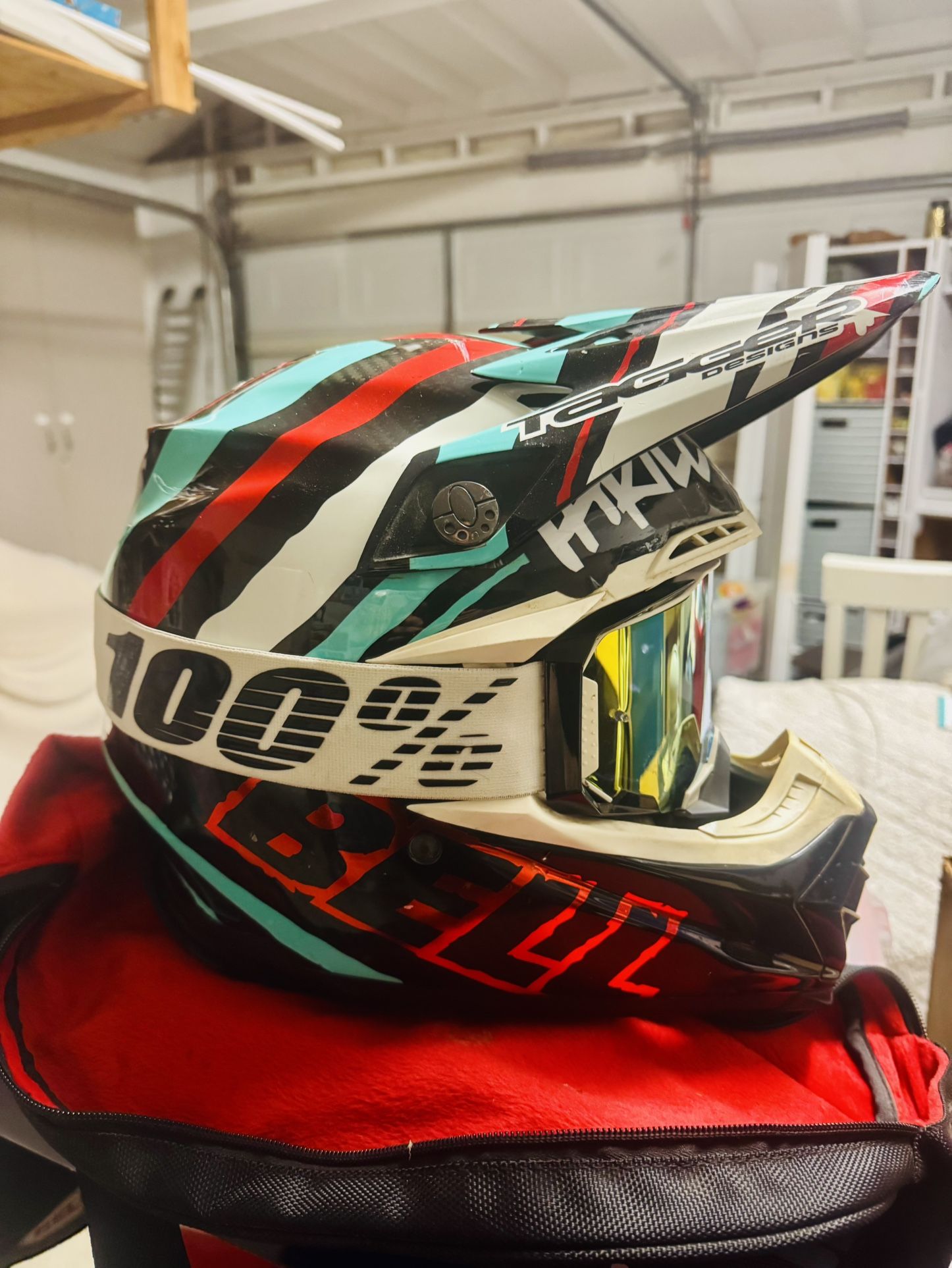 Bell Moto 9 Carbon Tagger Edition