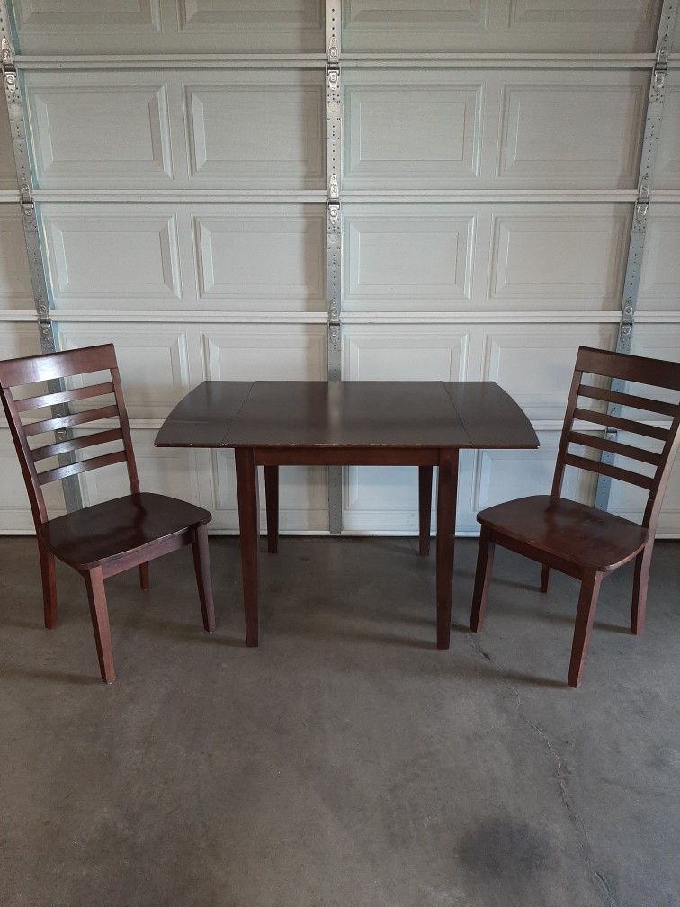 Wood Dining Kitchen Table and 2 Chairs 