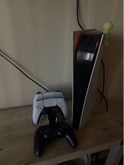 Ps5 with 3 controllers